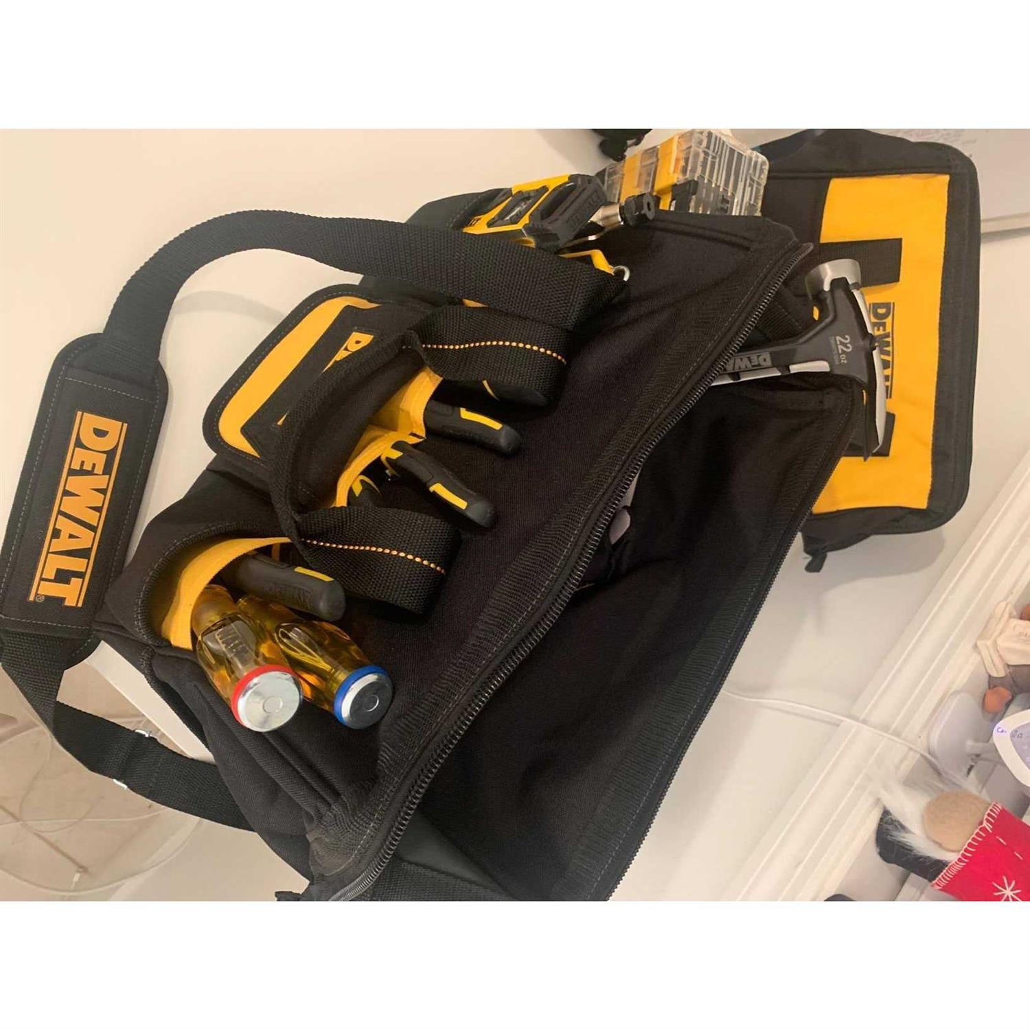 Dewalt Dg5543 16 in. 33 Pocket Tool Bag - Image 4