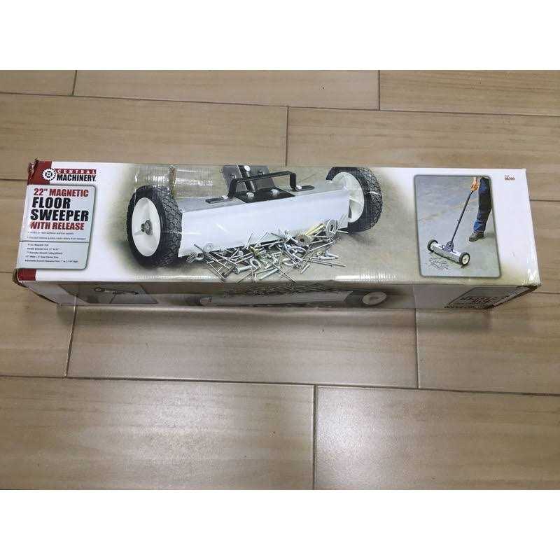 22 in. Magnetic Floor Sweeper with Release - Image 5