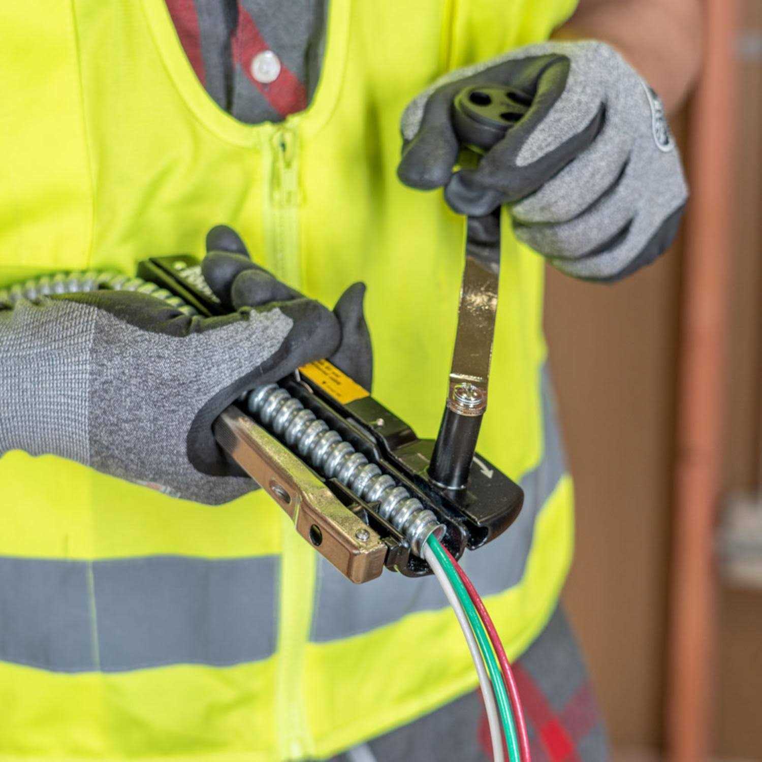 BX and Armored Cable Cutter Klein Tools 53725 - Image 2