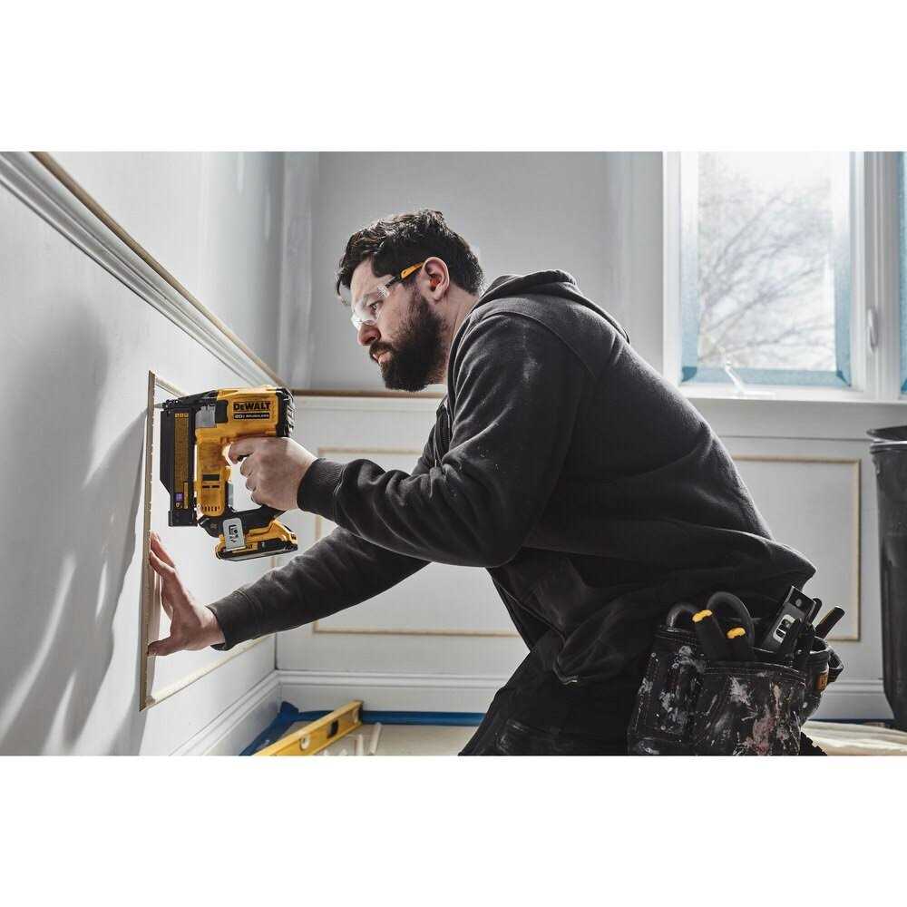 DEWALT ATOMIC Compact Series 20V MAX Brushless Cordless 23 Gauge Pin Nailer Kit DCN623D1 - Image 3