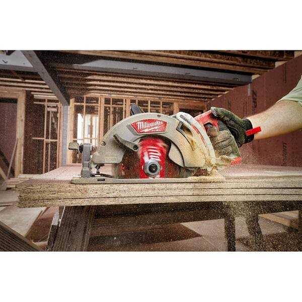 Milwaukee M18 FUEL 18V Lithium-Ion Cordless 7-1/4 in. Rear Handle Circular Saw - Image 2