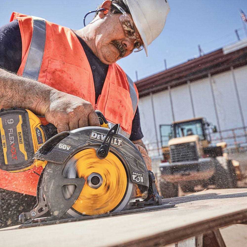 DeWalt DCS578B 60V Max FLEXVOLT 7-1/4 Brushless Cordless Circular Saw with Brake - Image 3