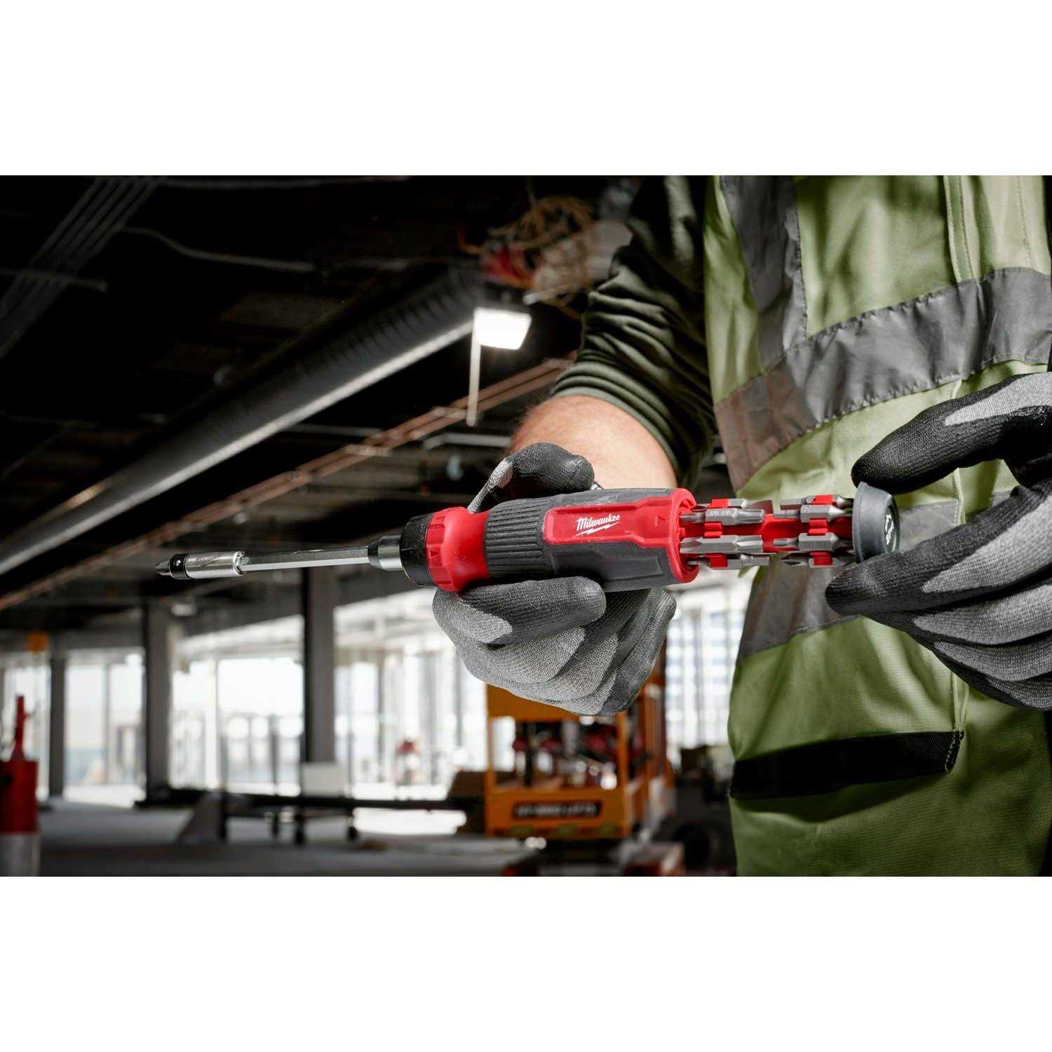 Milwaukee 27-in-1 Ratcheting Multi-Bit Screwdriver 48-22 - Image 5