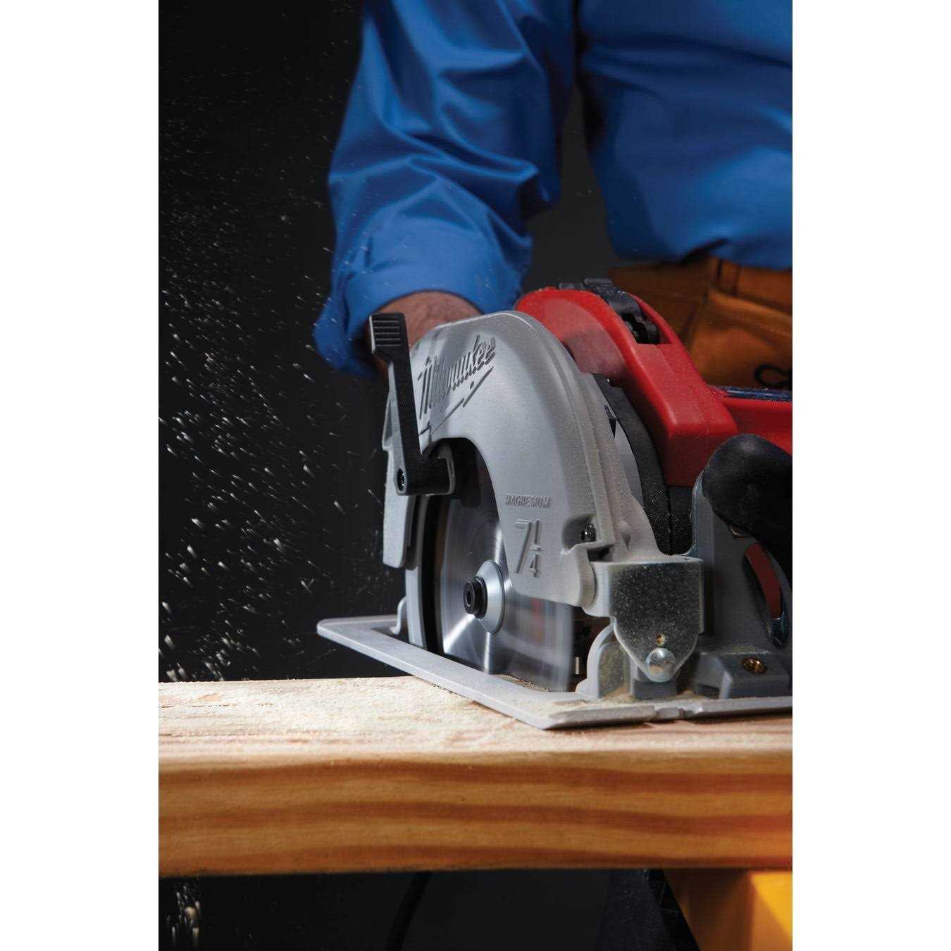 Milwaukee Tilt-Lok Circular Saw 6390-21 - Image 2