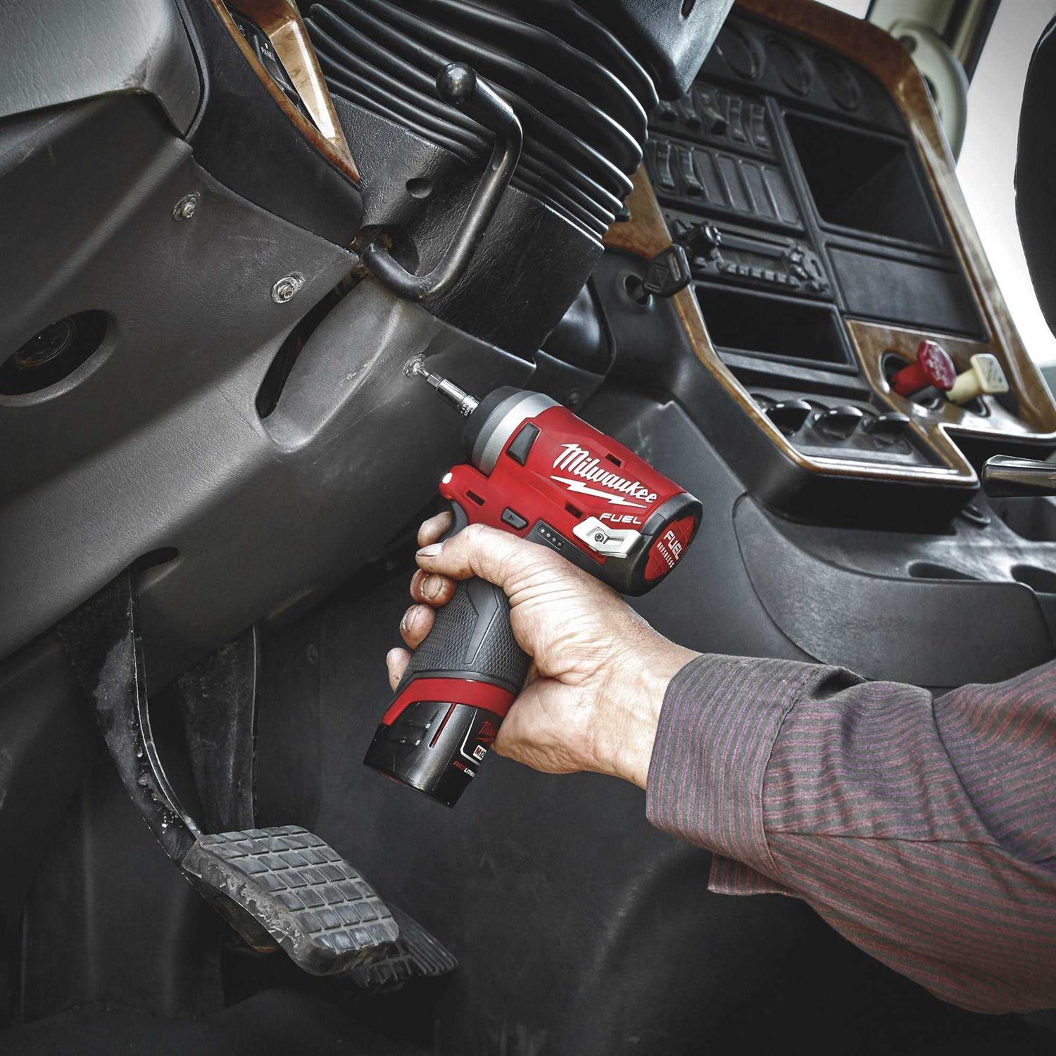 2552-20 Milwaukee M12 FUEL 1/4 Stubby Impact Wrench - Image 3