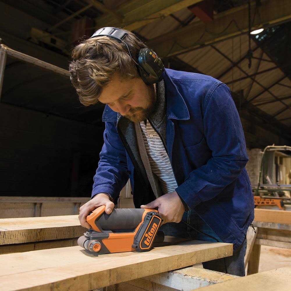 Triton Palm Belt Sander TCMBS - Image 2