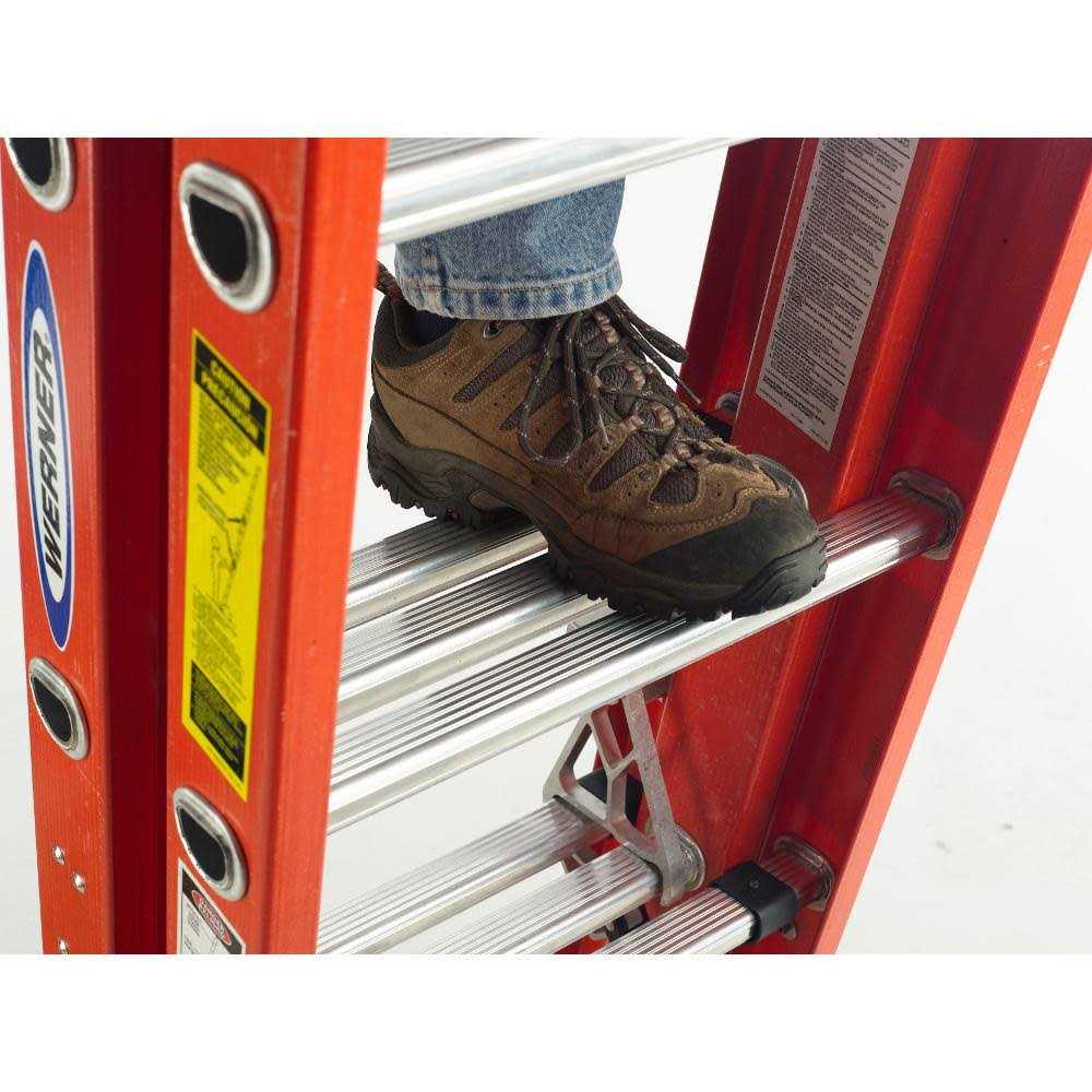 Werner D6232-2 32' Type IA Fiberglass D-Rung Extension Ladder - Image 5
