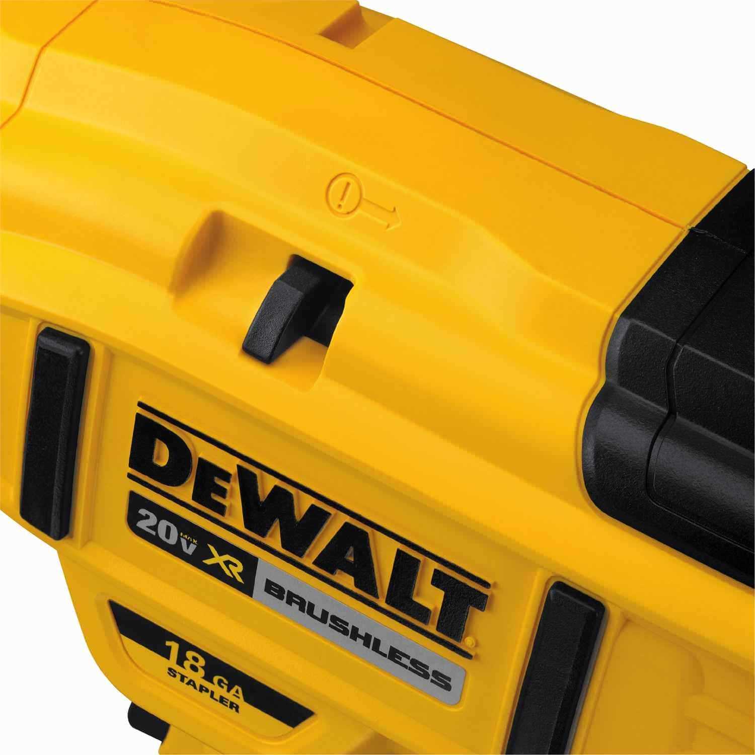 Dewalt 20V MAX* Narrow Crown Stapler Kit DCN681D1 - Image 4