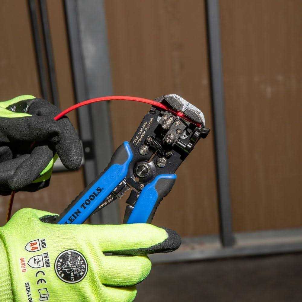 Klein Tools 11061 Self-Adjusting Wire Stripper/Cutter - Image 5