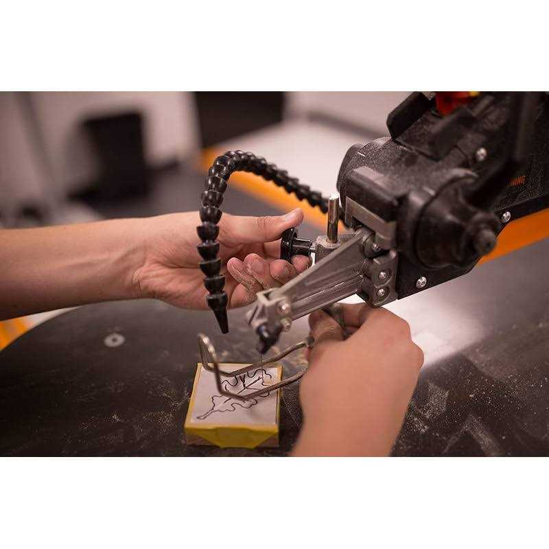 WEN 16-inch Variable Speed Scroll Saw with Easy-Access Blade Changes - Image 2