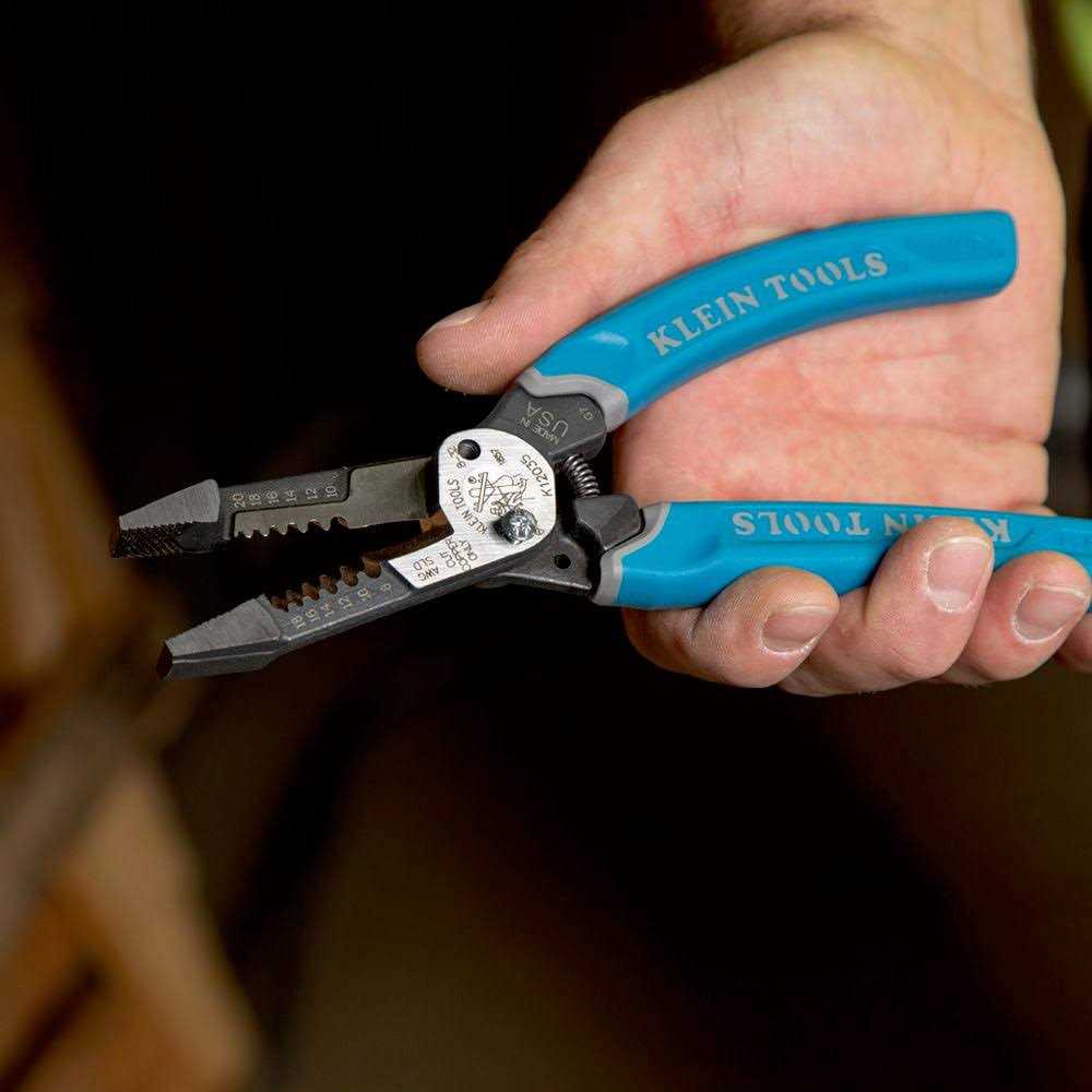 Klein Tools K12035 Klein-Kurve Heavy-Duty Wire Stripper - Image 3