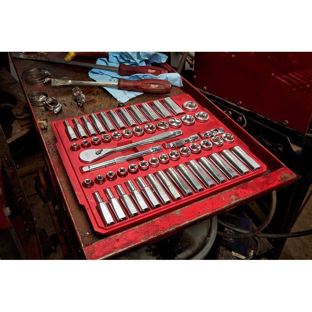 Milwaukee 1/4 in. and 3/8 in. and 1/2 in. Drive SAE/Metric Ratchet and Socket Mechanics Tool Set - Image 3
