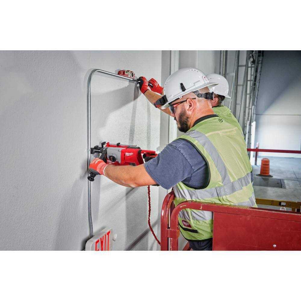 Milwaukee M18 18V Lithium-Ion Brushless Cordless 1 in. SDS-Plus D-Handle Rotary Hammer Battery - Image 5