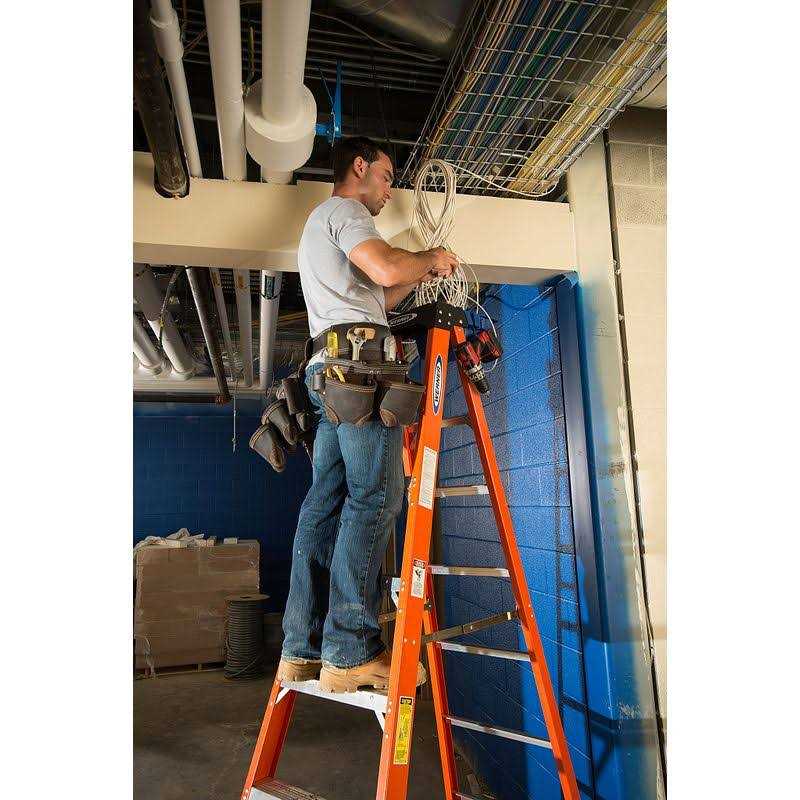 Werner 4 ft. Fiberglass Step Ladder with 300 lb. Load Capacity Type iA Duty Rating NXT1A04 - Image 2