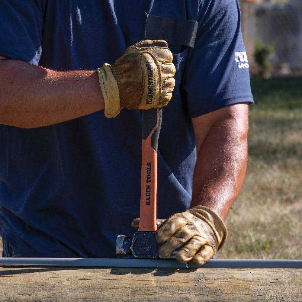 Klein Tools 832-26 Lineman&s Claw Milled Hammer - Image 2