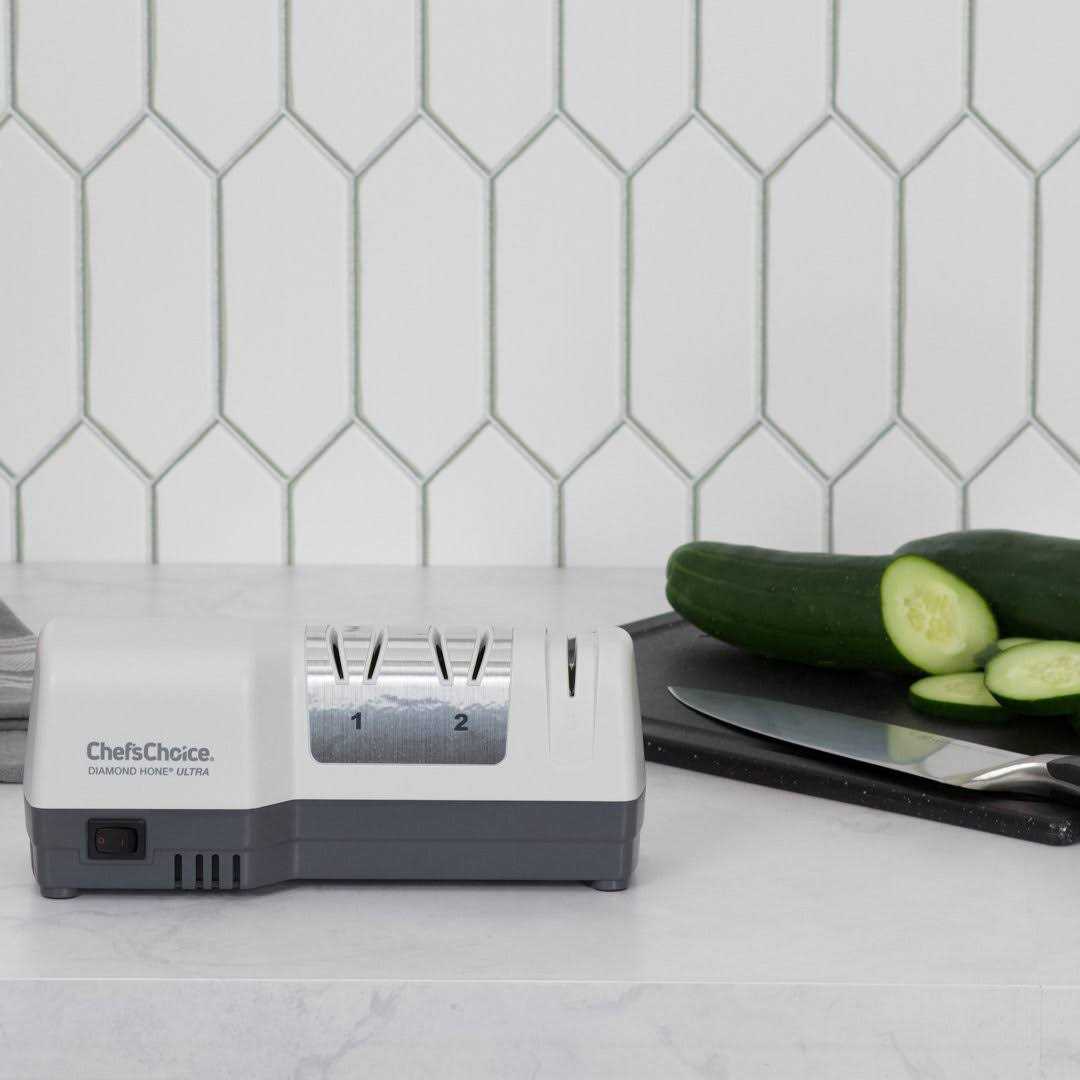 Chef'sChoice Hybrid Knife Sharpener for 20-Degree Straight and Serrated Knives - Image 3