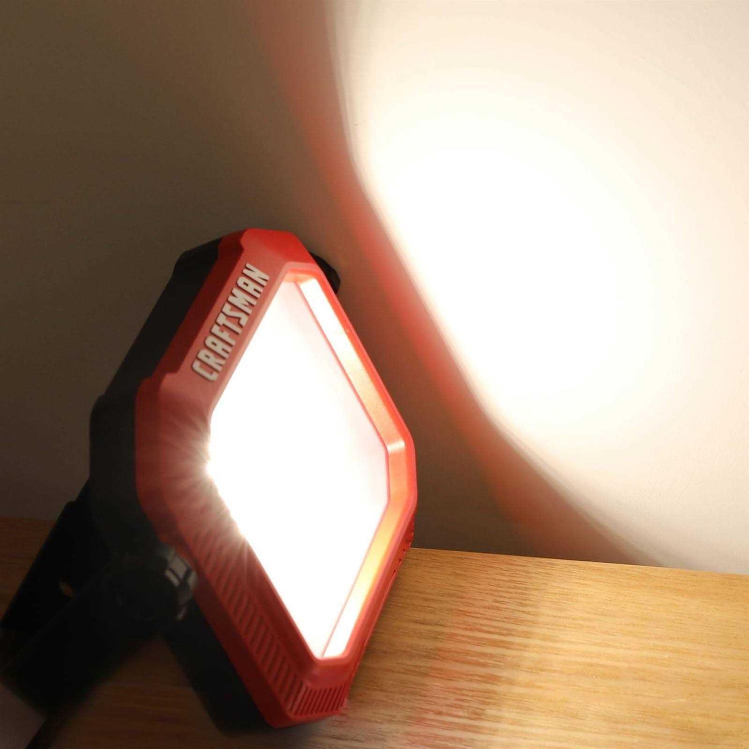 Craftsman 1100 Lumens 4000K LED Tiltable Portable Work Light 2-in-1 Adjustable Metal Rotating Stand and Handle - Image 5