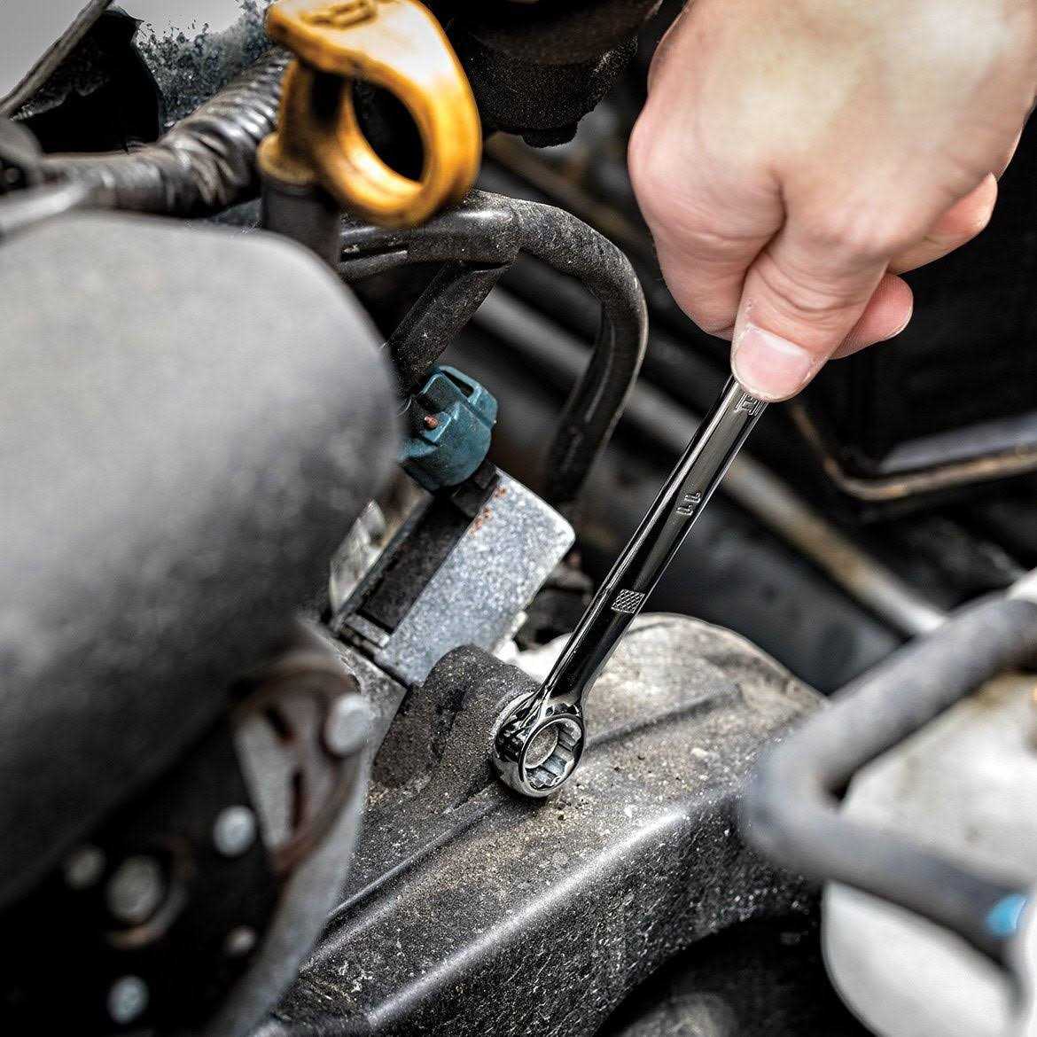 DeWalt Mechanics Tool Set 205 Pcs Durable Blow Mold Case Comfort Variety New - Image 3