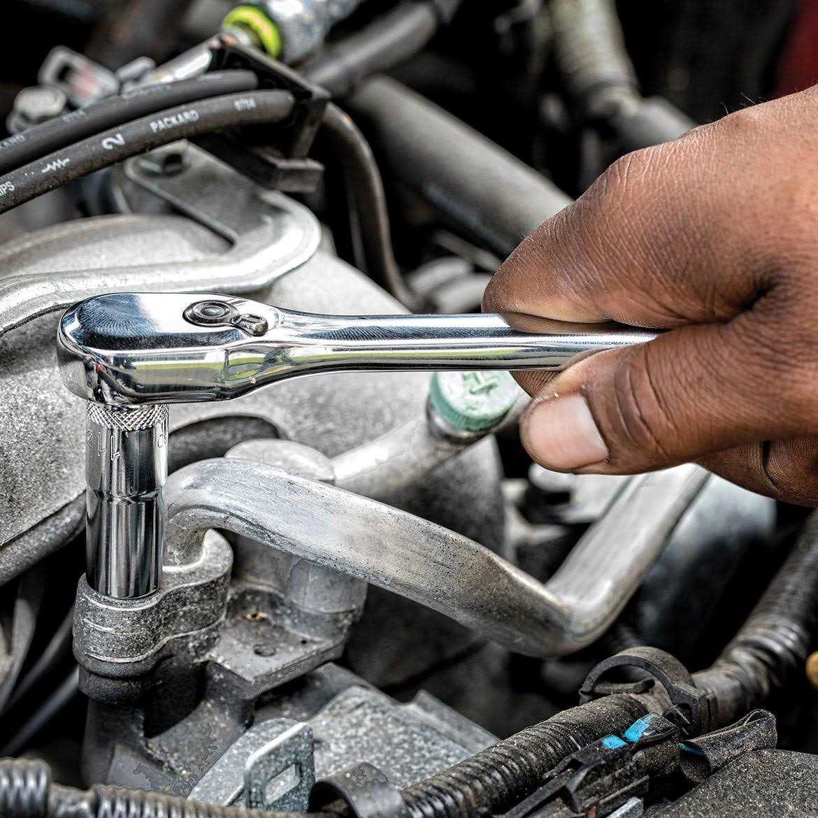 DeWalt Mechanics Tool Set 205 Pcs Durable Blow Mold Case Comfort Variety New - Image 4