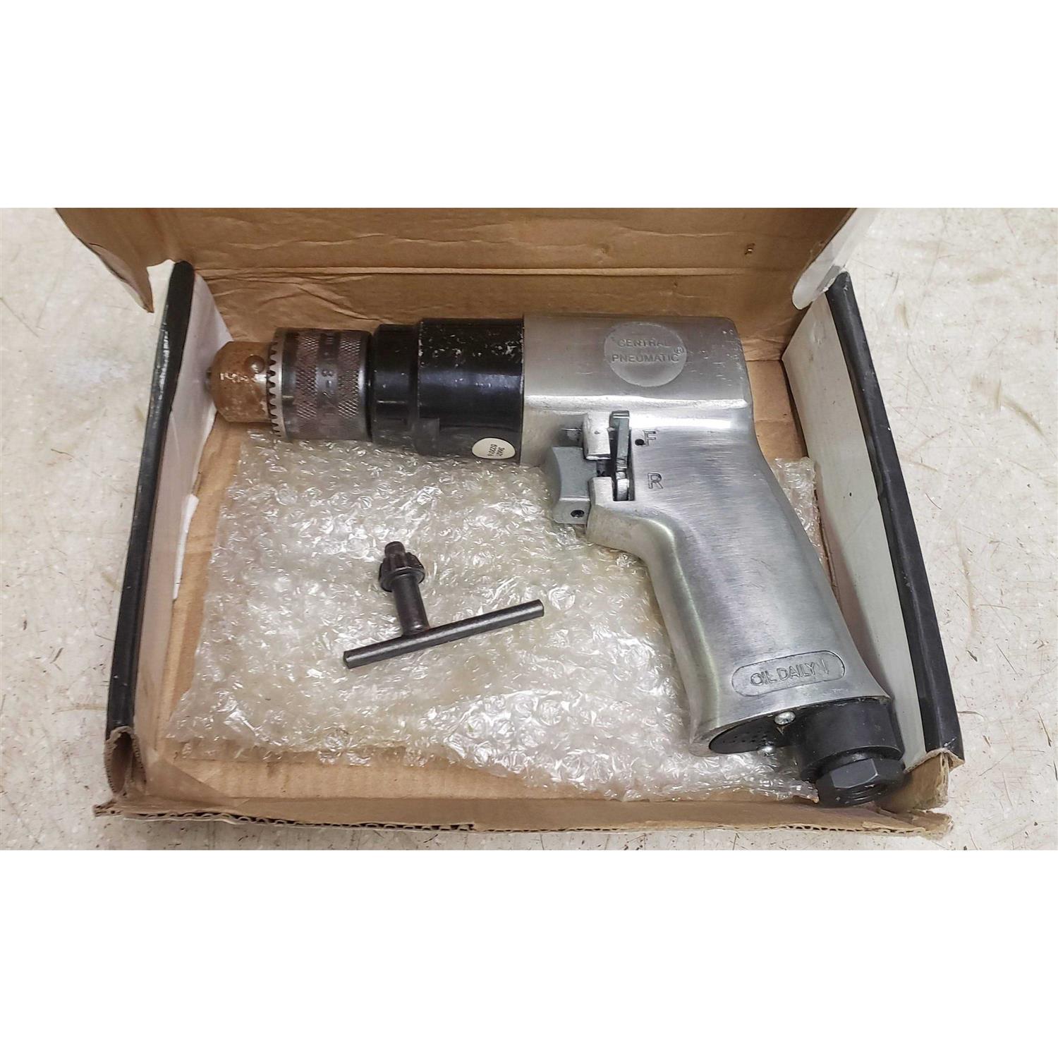 Central Pneumatic 3/8 in. Reversible Air Drill - Image 3