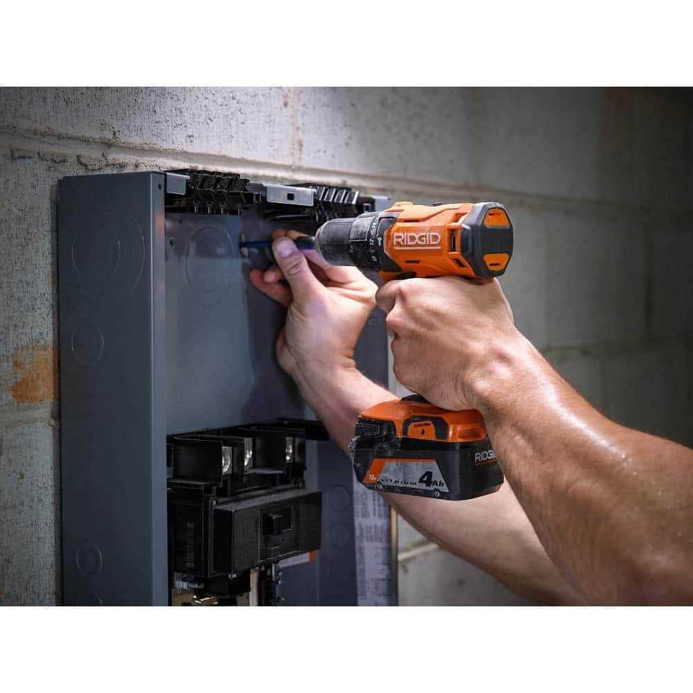 RIDGID 18V Lithium-Ion 4.0 Ah Battery Starter Kit with Charger and Bag - Image 3