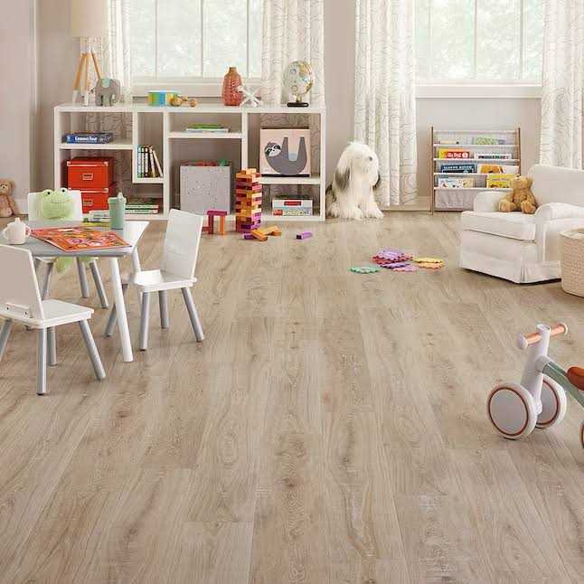 STAINMASTER PetProtect Amberley Oak Waterproof Wood Plank Laminate Flooring - Image 4
