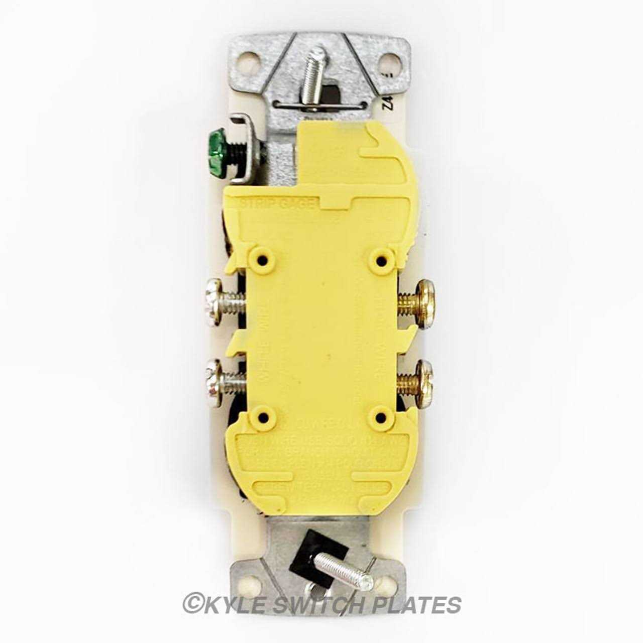 Lutron CAR-15-WH Claro Receptacle - Image 5