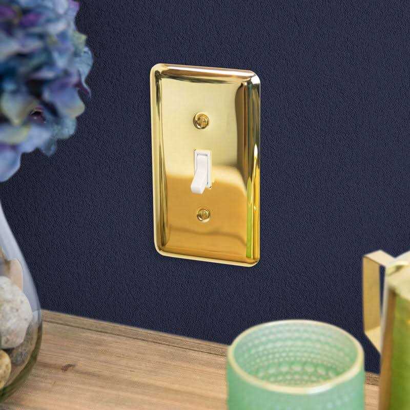 Amerelle 155t Devon Wallplate 1 Toggle - Image 3