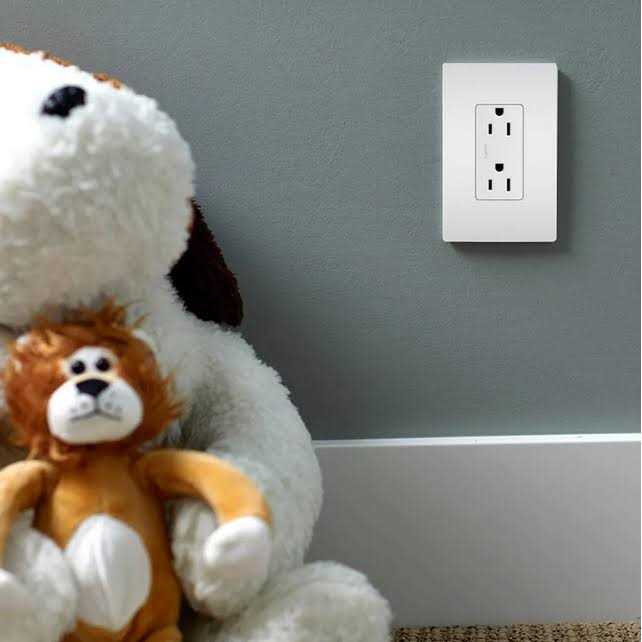 Pass & Seymour Decorator Outlet 15-Amp 125-Volt - Image 4