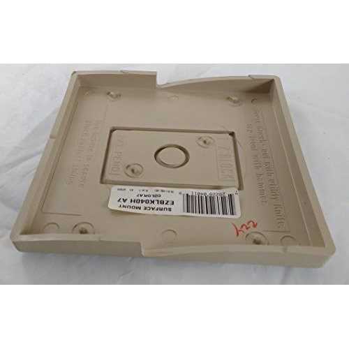 Ply Gem 6-3/4 x 6-3/4 Tan Vinyl Mounting Blocks - Image 3