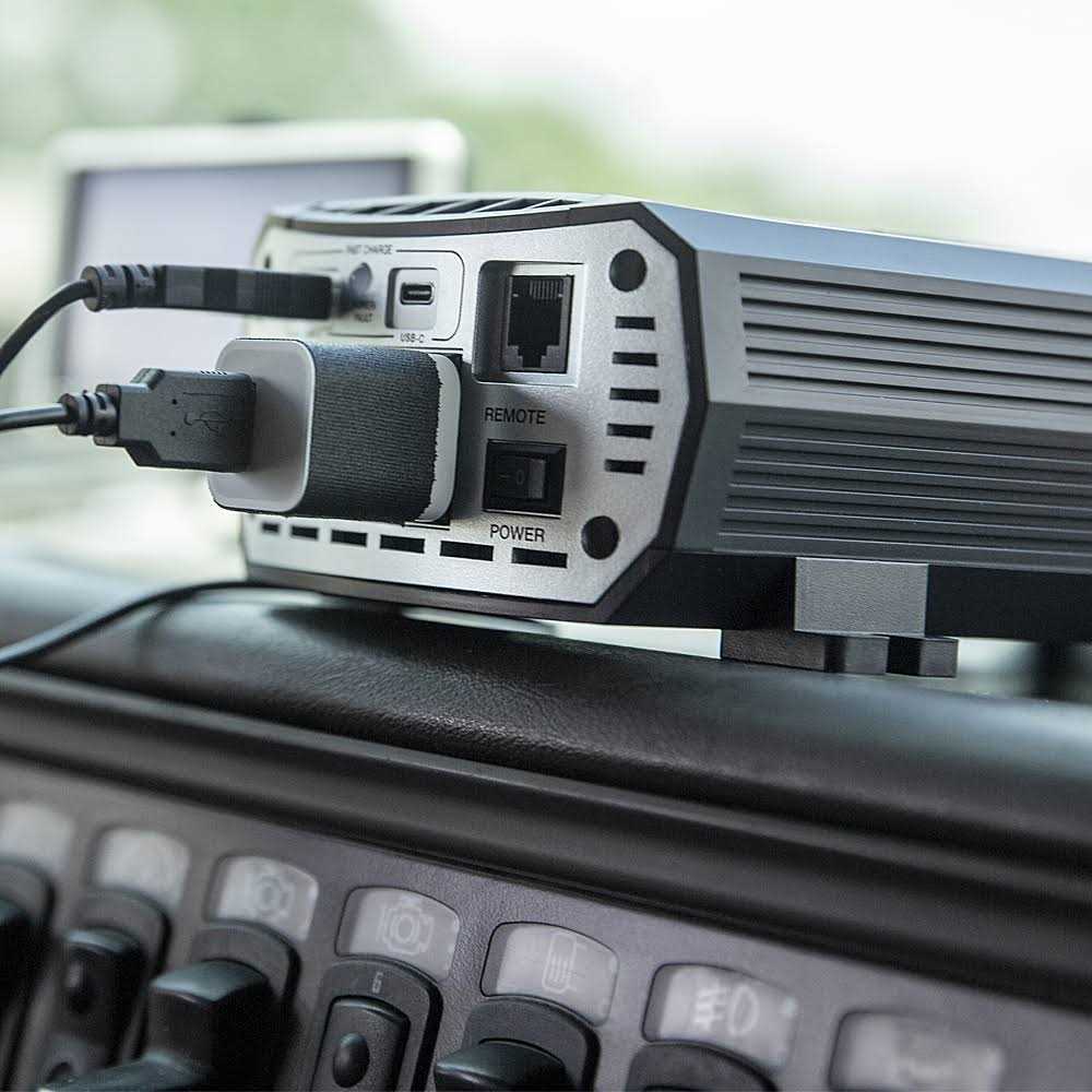 Cobra 400W Power Inverter Pure Sine - Image 5