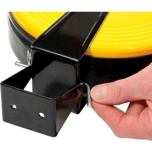 Bayco Retractable Cord Reel - Image 4